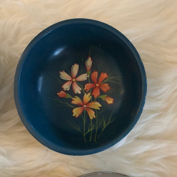 Hand painted vintage bowls - Picture 3 of 6